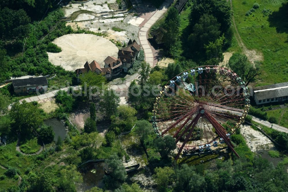 Berlin from the bird's eye view: The Spree Park was a popular amusement park in the district of Plaenterwald. In a park-like grounds on the banks of the Spree, there were a variety of rides such as the Ferris wheel