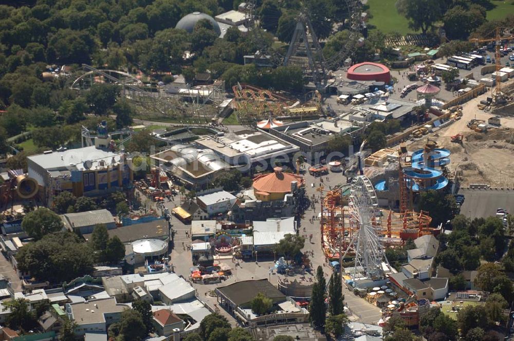 Aerial image Wien - Blick auf den Vergnügungspark, den Wurstelprater, an der Westspitze der Parkanlage. Kontakt: Wiener Praterverband, Prater 9, 1020 Wien; Tel.: 728-05-16; Fax: 728-52-74