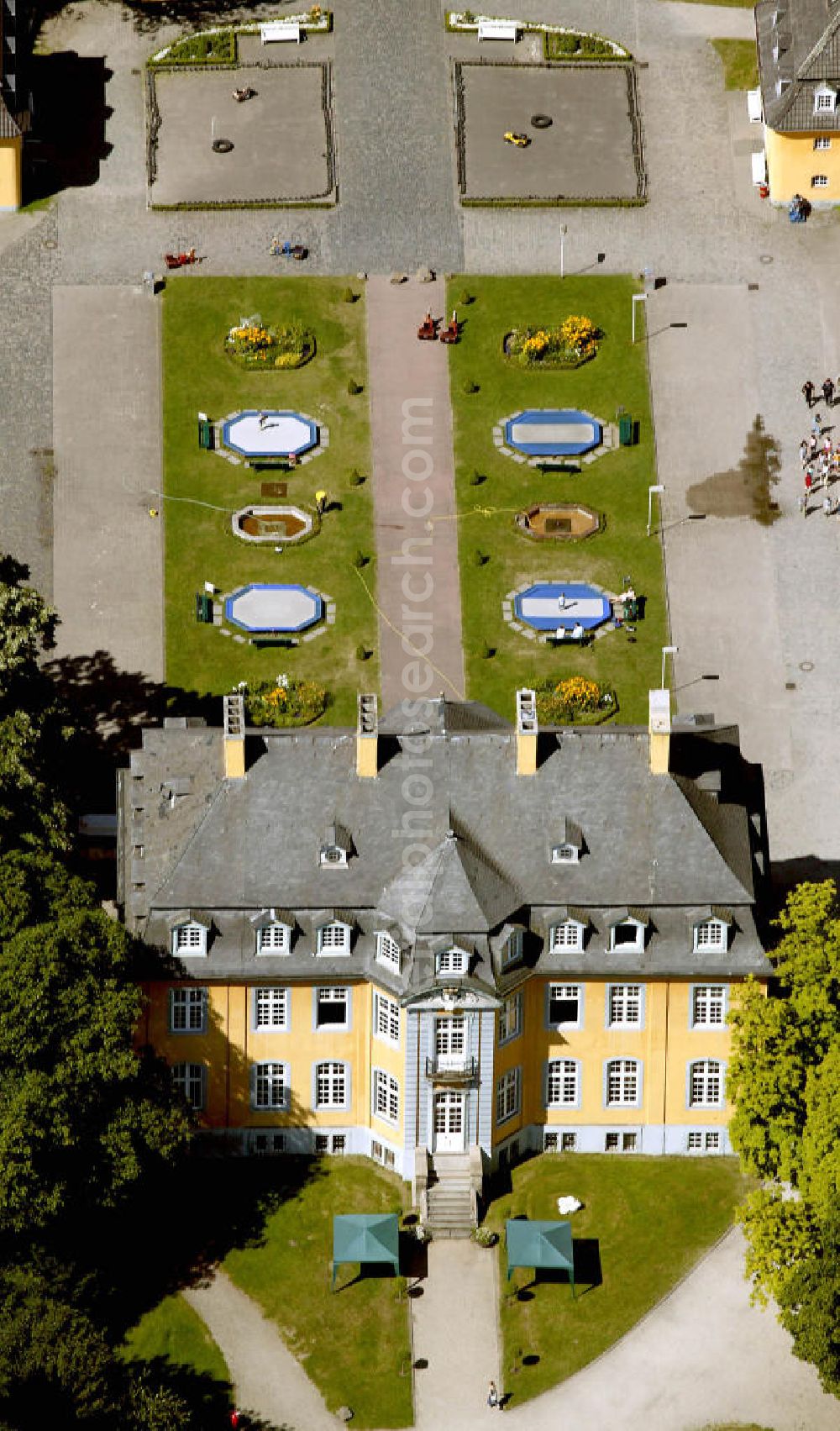 Aerial image Bottrop - Blick auf das Schloss Beck im Warner Brothers Movieworld einem Vergnuegungspark fuer Kinder.