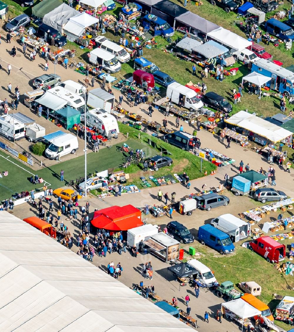 Mußbach from the bird's eye view: Sale and food stands and trade stalls in the market place Oldtimer Teile Markt in Mussbach in the state Baden-Wurttemberg, Germany