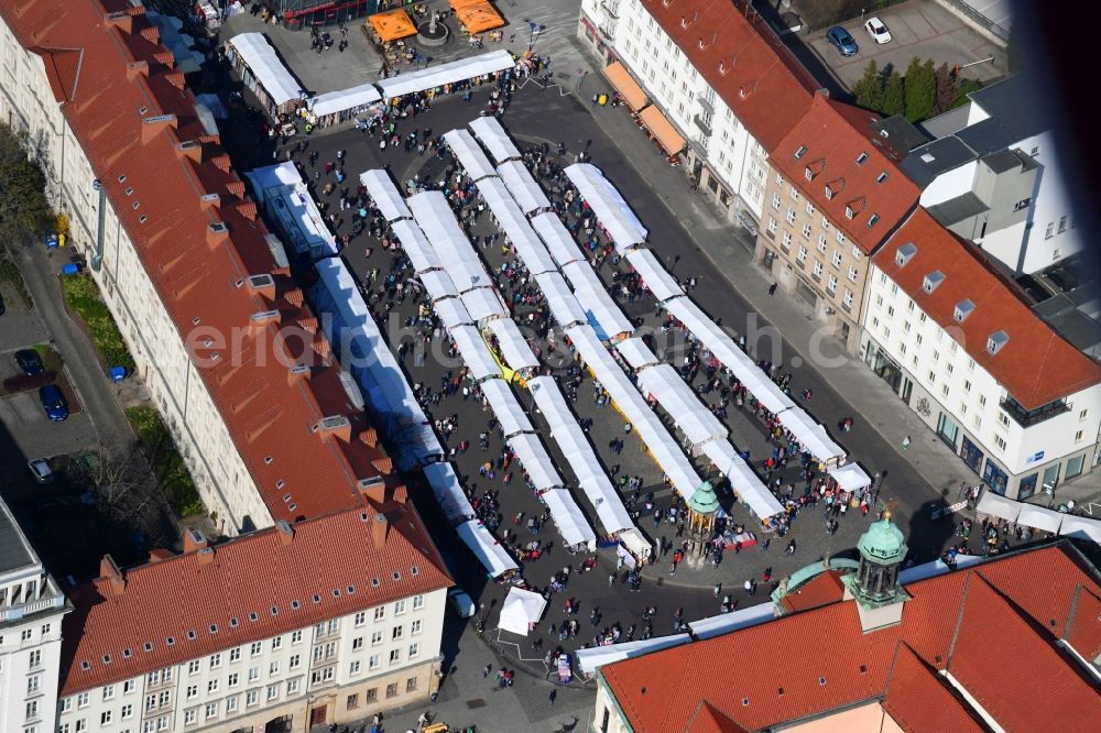 Aerial photograph Magdeburg - Sale and food stands and trade stalls in the market place Alter Markt in Magdeburg in the state Saxony-Anhalt, Germany