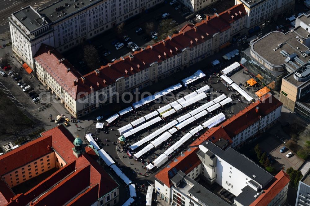 Magdeburg from above - Sale and food stands and trade stalls in the market place Alter Markt in Magdeburg in the state Saxony-Anhalt, Germany