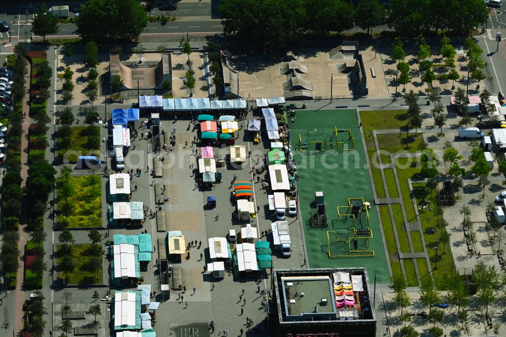 Aerial image Bielefeld - Sale and food stands and trade stalls in the market place on street Wilhelmstrasse - Kesselbrink in the district Mitte in Bielefeld in the state North Rhine-Westphalia, Germany