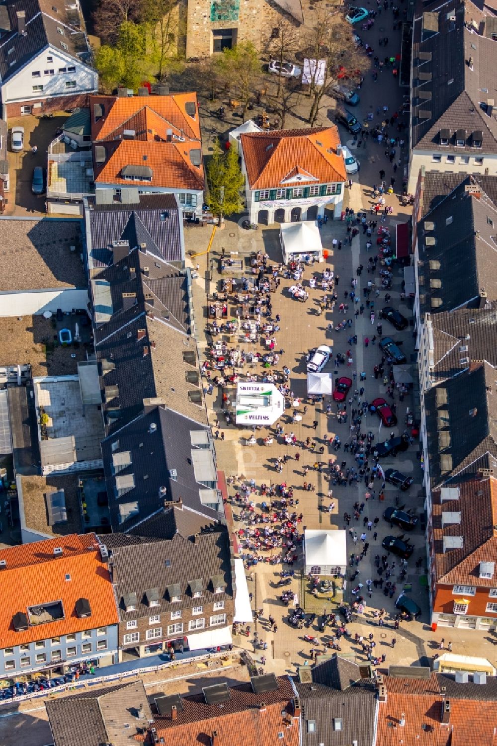 Aerial image Dorsten - Sale and food stands and trade stalls in the market place on Markt in Dorsten in the state North Rhine-Westphalia, Germany