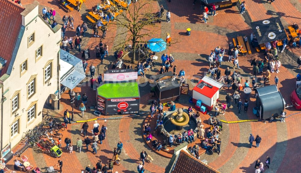 Haltern am See from above - Sale and food stands and trade stalls in the market place on Marktbrunnen on Marktplatz in Haltern am See in the state North Rhine-Westphalia, Germany