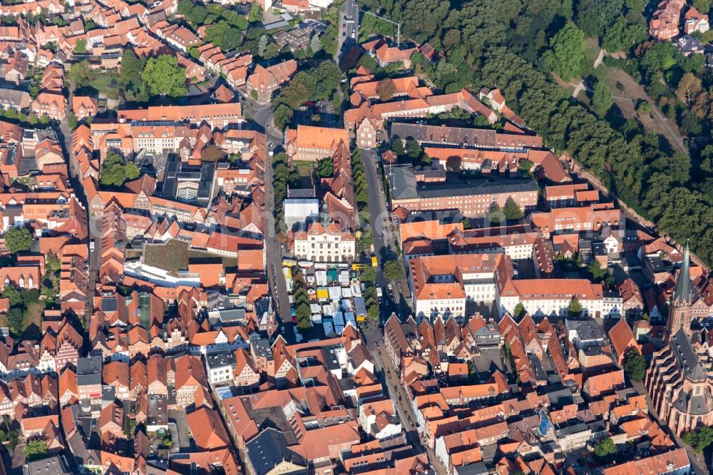 Lüneburg from the bird's eye view: Sale and food stands and trade stalls in the market place on Marktplatz in Lueneburg in the state Lower Saxony, Germany