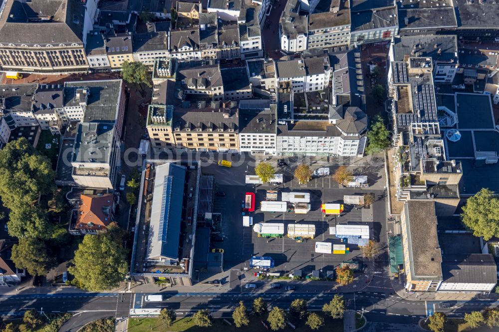 Aerial image Gelsenkirchen - Sale and food stands and trade stalls in the market square at the town hall of the inner city center at the De-La-Chevallerie Street in Gelsenkirchen - Buer in North Rhine-Westphalia