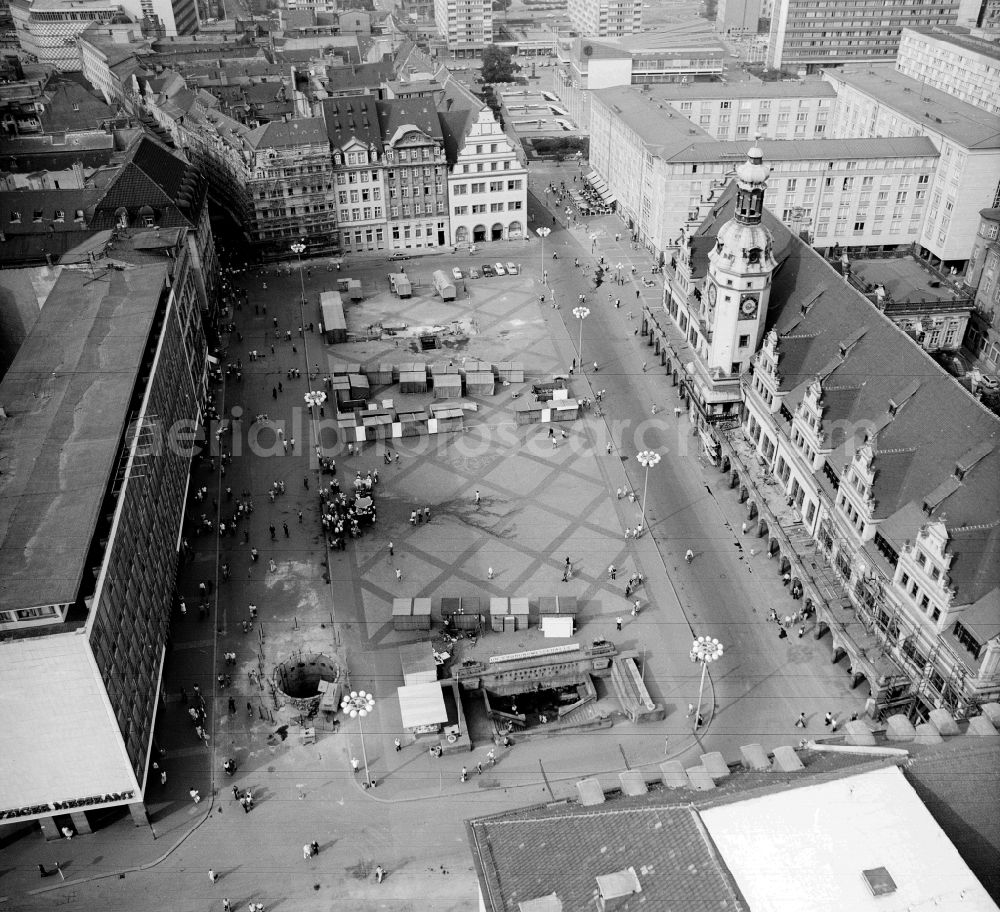 Aerial image Leipzig - Sale and food stands and trade stalls in the market place at the town hall of the inner city center in Leipzig in the state Saxony