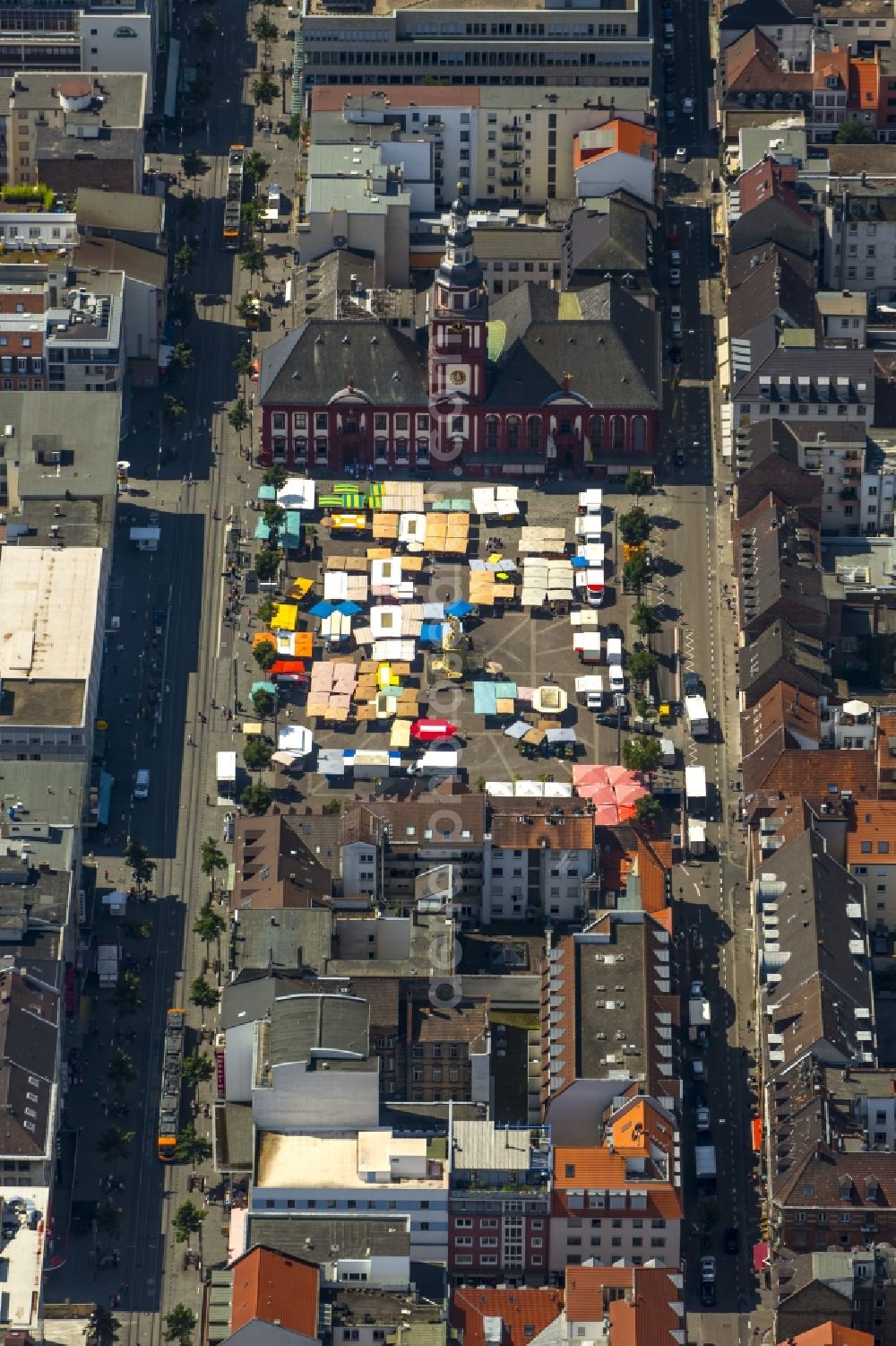 Mannheim from above - Sale and food stands and trade stalls in the market place at the town hall of the inner city center in Mannheim in the state Baden-Wuerttemberg