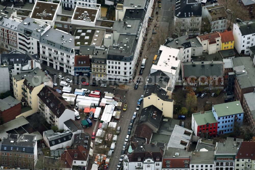 Aerial photograph Hamburg - Sale and food stands and trade stalls in the market place at the town hall of the inner city center on the Bahrenfelder Strasse in the district Altona in Hamburg