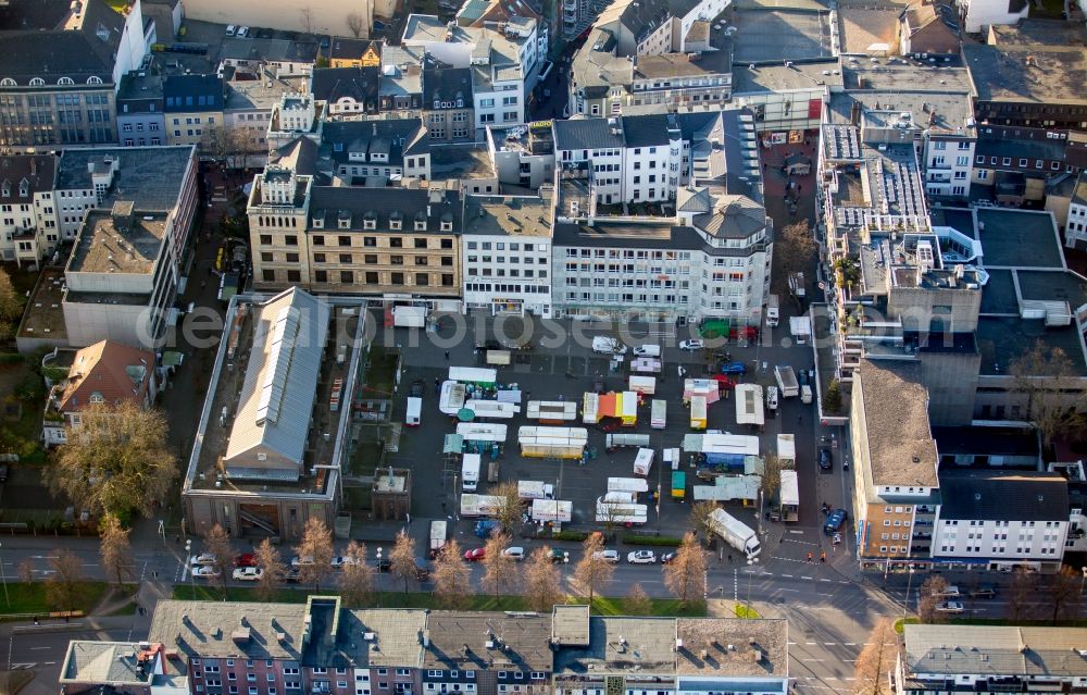 Aerial image Gelsenkirchen - Sale and food stands and trade stalls in the market place Springemarkt in the Buer part in Gelsenkirchen in the state of North Rhine-Westphalia