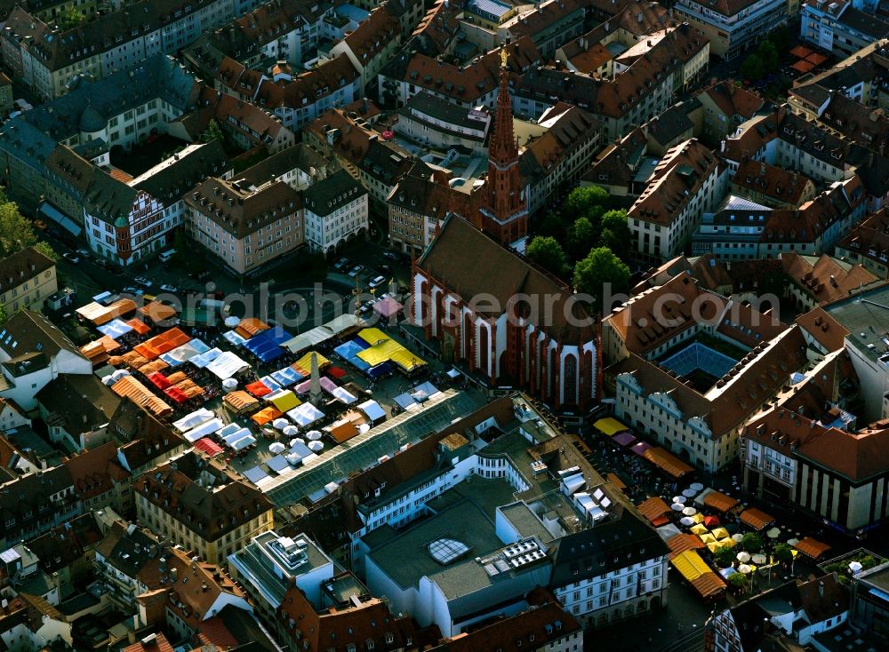 Aerial photograph Würzburg - Sale and food stands and trade stalls in the market place on Marktplatz in the district Altstadt in Wuerzburg in the state Bavaria, Germany