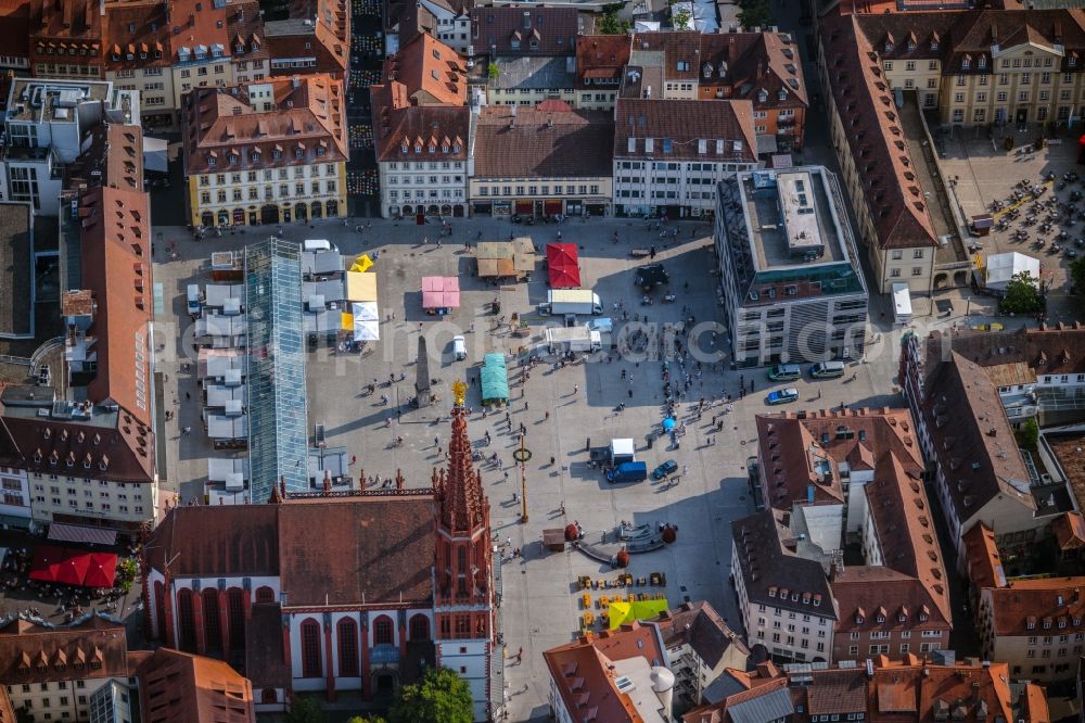 Aerial image Würzburg - Sale and food stands and trade stalls in the market place on Marktplatz in the district Altstadt in Wuerzburg in the state Bavaria, Germany