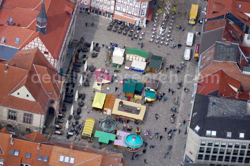 Göttingen from the bird's eye view: Sale and food stands and trade stalls in the market place Ostermarkt in Goettingen in the state Lower Saxony, Germany