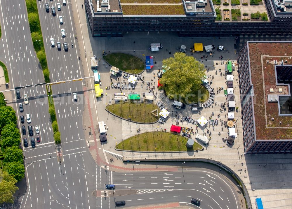 Dortmund from above - Sale and food stands and trade stalls in the market place Prinzenstrasse in Dortmund in the state North Rhine-Westphalia, Germany