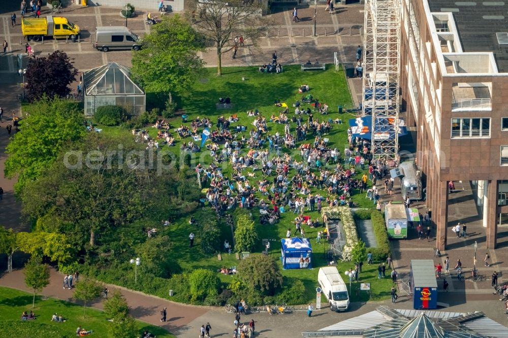 Aerial photograph Dortmund - Sale and food stands and trade stalls in the market place Prinzenstrasse in Dortmund in the state North Rhine-Westphalia, Germany