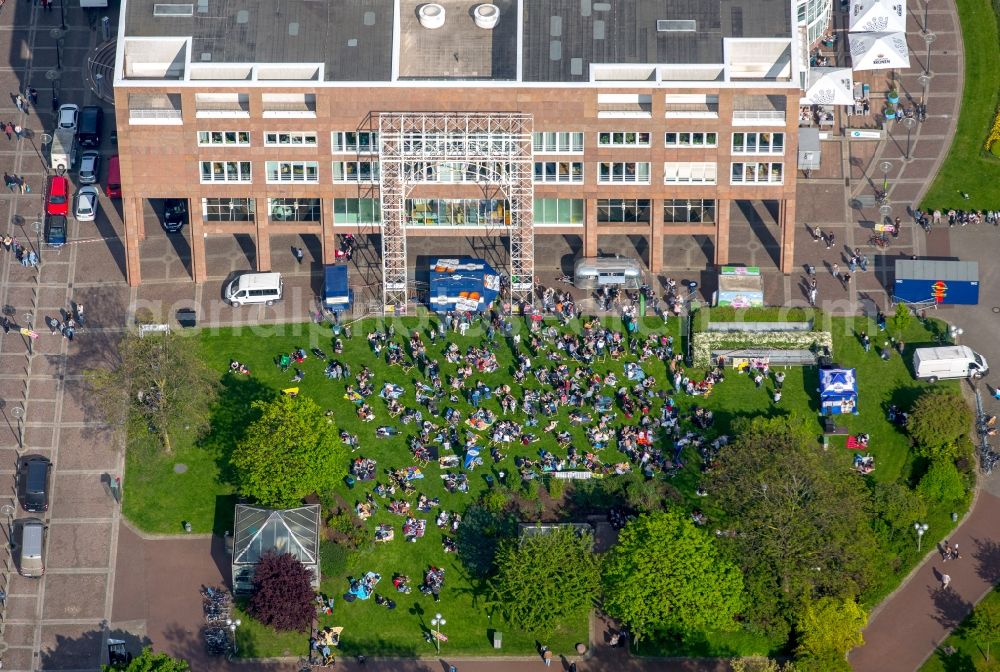 Dortmund from above - Sale and food stands and trade stalls in the market place Prinzenstrasse in Dortmund in the state North Rhine-Westphalia, Germany