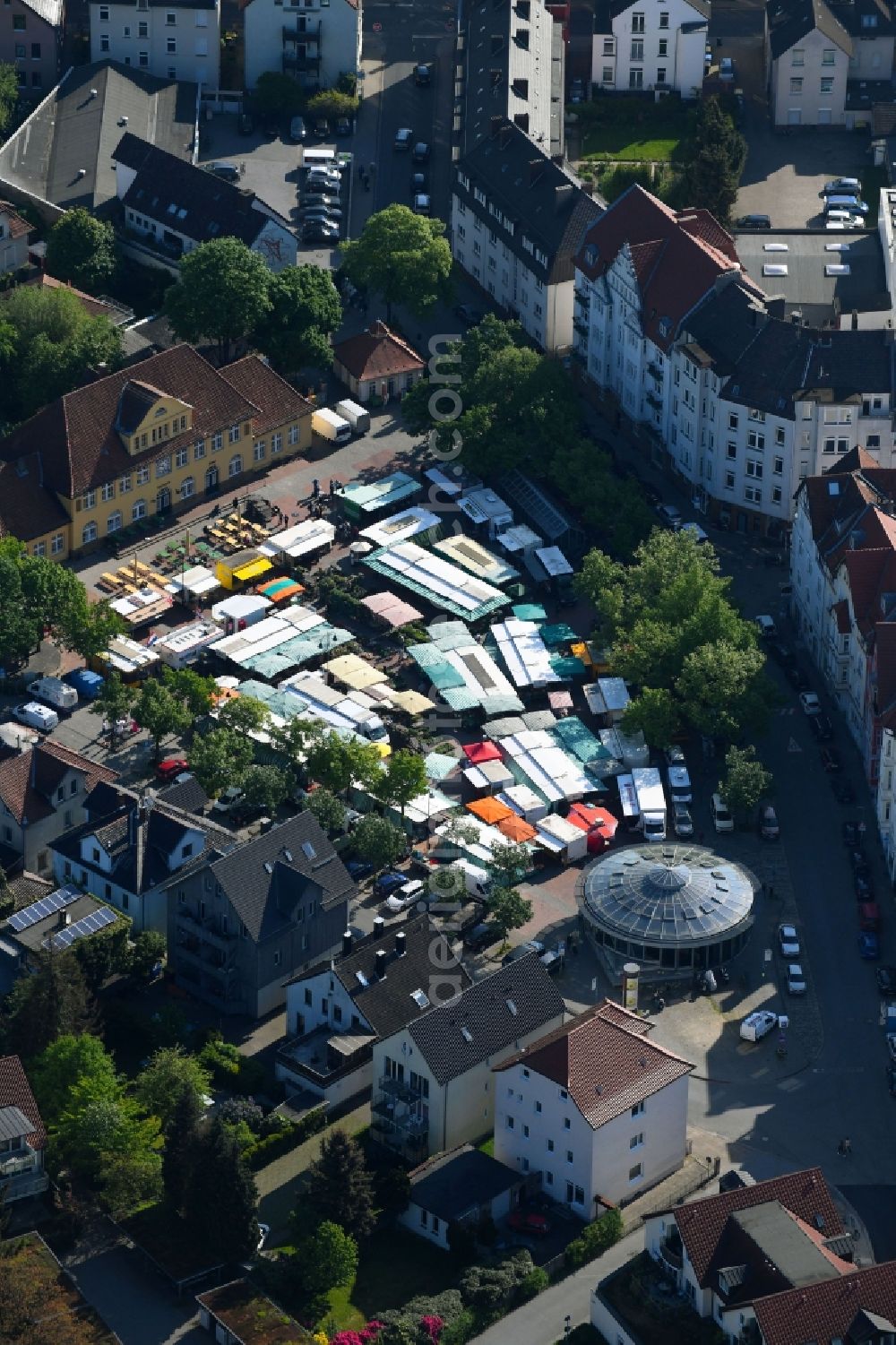 Aerial image Bielefeld - Sale and food stands and trade stalls in the market place Siegfriedplatz in Bielefeld in the state North Rhine-Westphalia, Germany