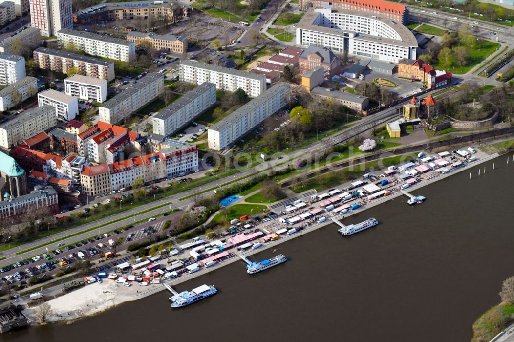 Magdeburg from above - Sale and food stands and trade stalls in the market place on Scleinufer on Ufer of Elbe in Magdeburg in the state Saxony-Anhalt, Germany