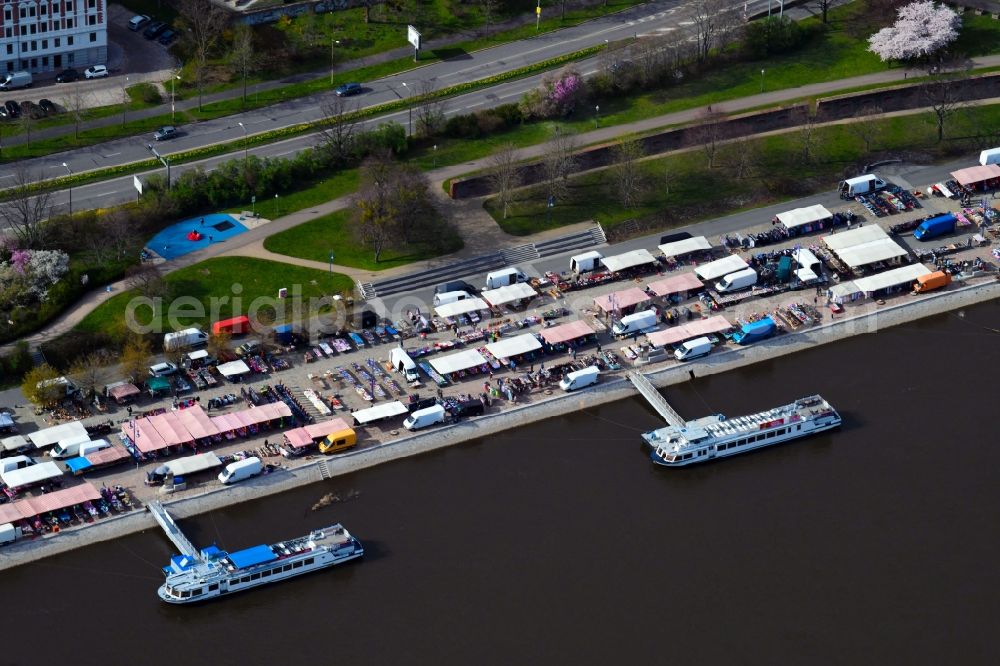 Aerial image Magdeburg - Sale and food stands and trade stalls in the market place on Scleinufer on Ufer of Elbe in Magdeburg in the state Saxony-Anhalt, Germany