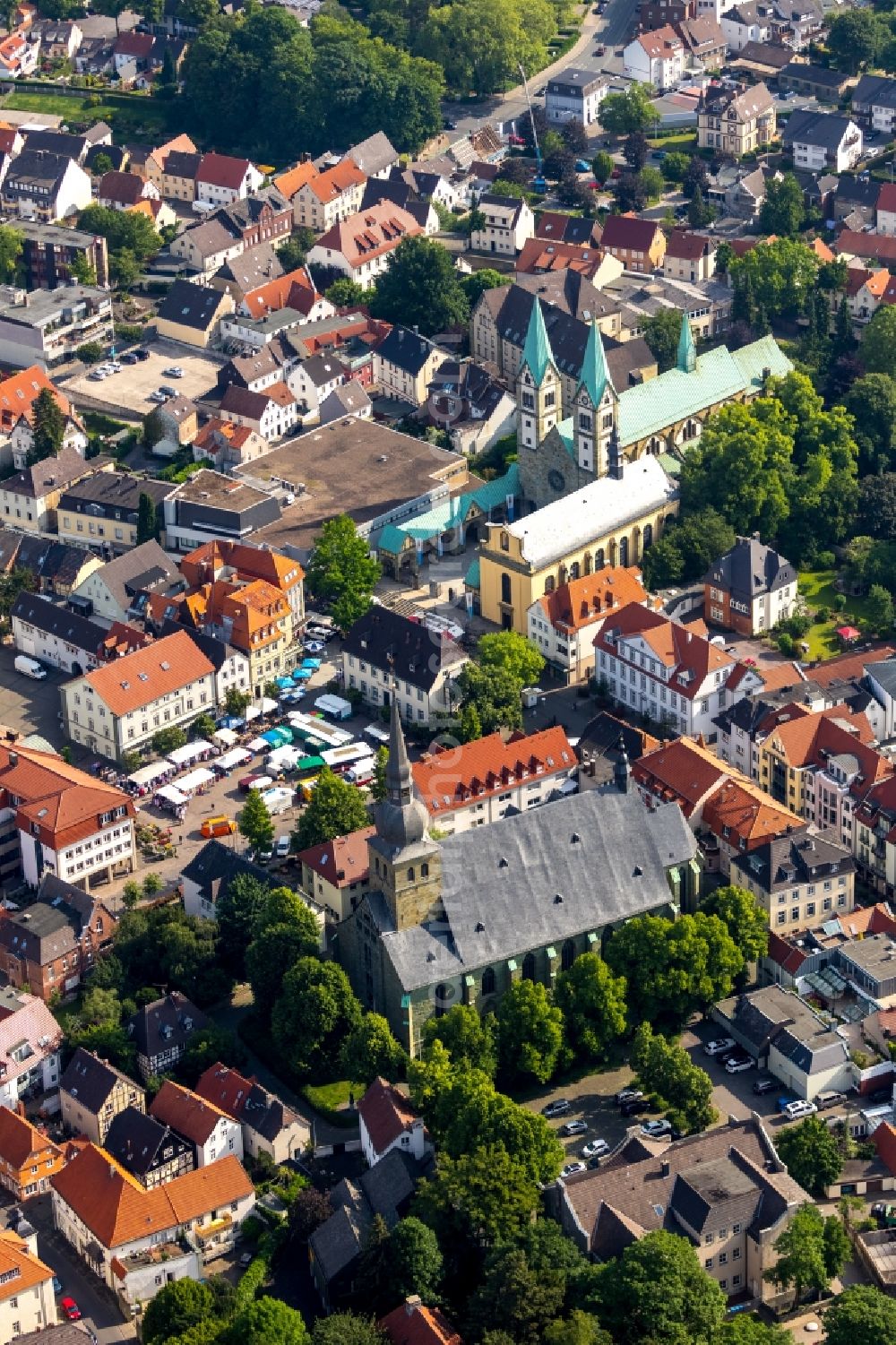 Aerial photograph Werl - Sale and food stands and trade stalls in the market place in Werl in the state North Rhine-Westphalia, Germany