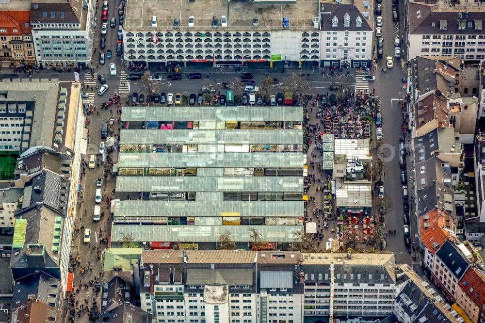 Aerial photograph Düsseldorf - Sale and food stands and trade stalls in the market place Carlsplatz in the historic city centre of Duesseldorf in the state of North Rhine-Westphalia