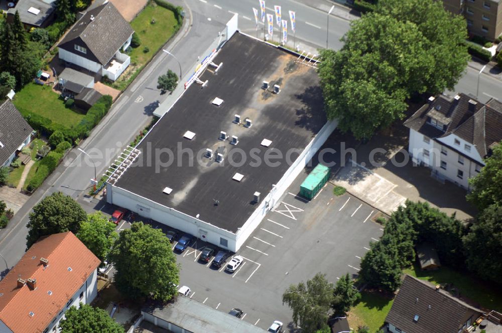 Kamen from the bird's eye view: Verkaufsfläche / Siemes Schuh Center. Adresse: Lünener Str. 47, 59174 Kamen; Vermietung / Verwaltung: Unternehmensgruppe Markus Gerold, An der Vaerstbrücke 1, 59425 Unna, Tel. +49(0)2303 25036-26, Fax +49(0)2303 25036-27, E-Mail: info@markus-gerold.de