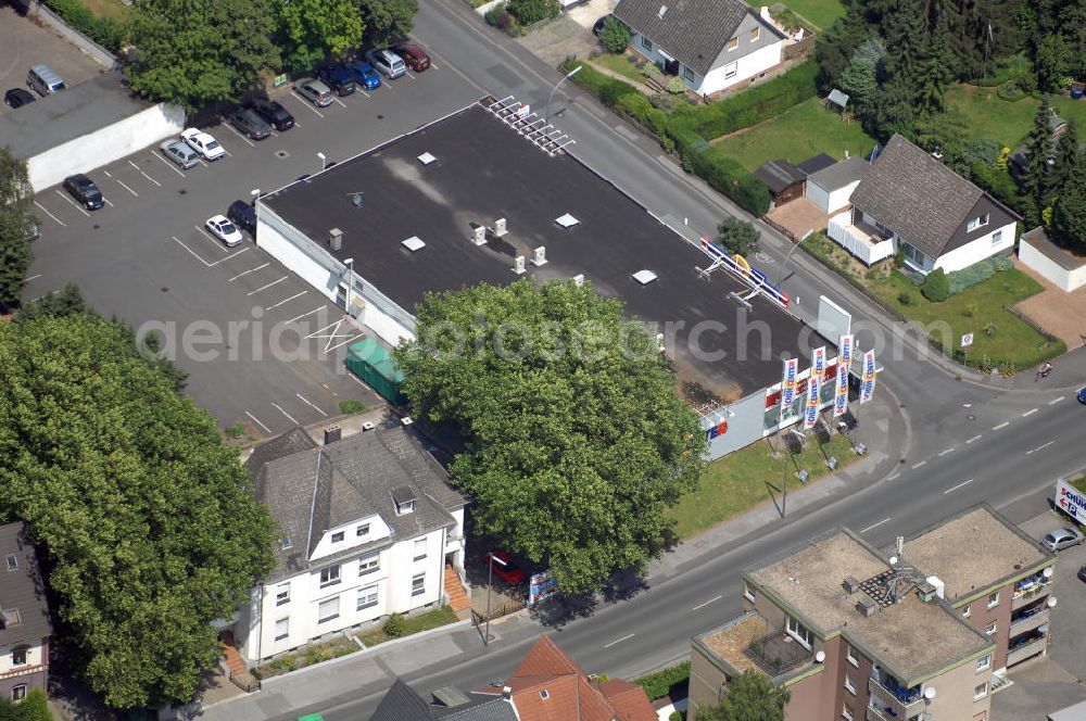 Kamen from above - Verkaufsfläche / Siemes Schuh Center. Adresse: Lünener Str. 47, 59174 Kamen; Vermietung / Verwaltung: Unternehmensgruppe Markus Gerold, An der Vaerstbrücke 1, 59425 Unna, Tel. +49(0)2303 25036-26, Fax +49(0)2303 25036-27, E-Mail: info@markus-gerold.de