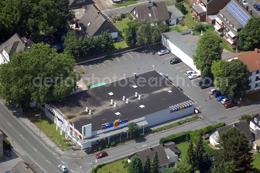 Kamen from above - Verkaufsfläche / Siemes Schuh Center. Adresse: Lünener Str. 47, 59174 Kamen; Vermietung / Verwaltung: Unternehmensgruppe Markus Gerold, An der Vaerstbrücke 1, 59425 Unna, Tel. +49(0)2303 25036-26, Fax +49(0)2303 25036-27, E-Mail: info@markus-gerold.de