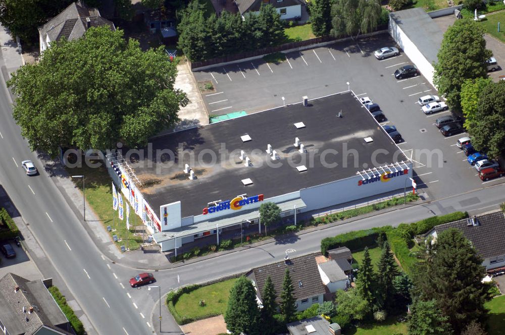 Kamen from the bird's eye view: Verkaufsfläche / Siemes Schuh Center. Adresse: Lünener Str. 47, 59174 Kamen; Vermietung / Verwaltung: Unternehmensgruppe Markus Gerold, An der Vaerstbrücke 1, 59425 Unna, Tel. +49(0)2303 25036-26, Fax +49(0)2303 25036-27, E-Mail: info@markus-gerold.de