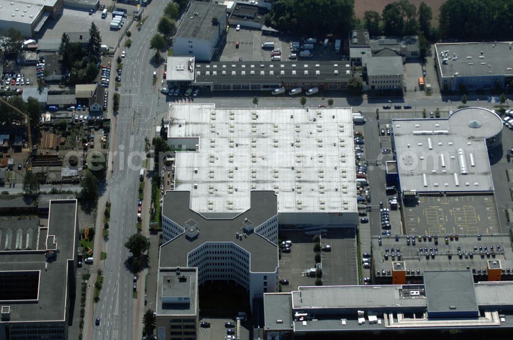 Aerial image Hamburg - Blick auf eine Verkaufsfläche vermietet an Toom Baumarkt an der Strasse Am Stadtrand. Ansprechpartner: CORPUS SIREO, Asset Management GmbH, An der Welle 3, 60322 Frankfurt am Main, Tel. +49(0)69 48005 0, Fax +49(0)69 48005 102, Email: frankfurt@corpussireo.com; Kontakt: toom BauMarkt, Am Stadtrand 31-33, 22047 Hamburg-Wandsbek, Tel. +49(0)40 696971 0, Fax +49(0)40 696971 10, Email: kontakt@toom-baumarkt.de