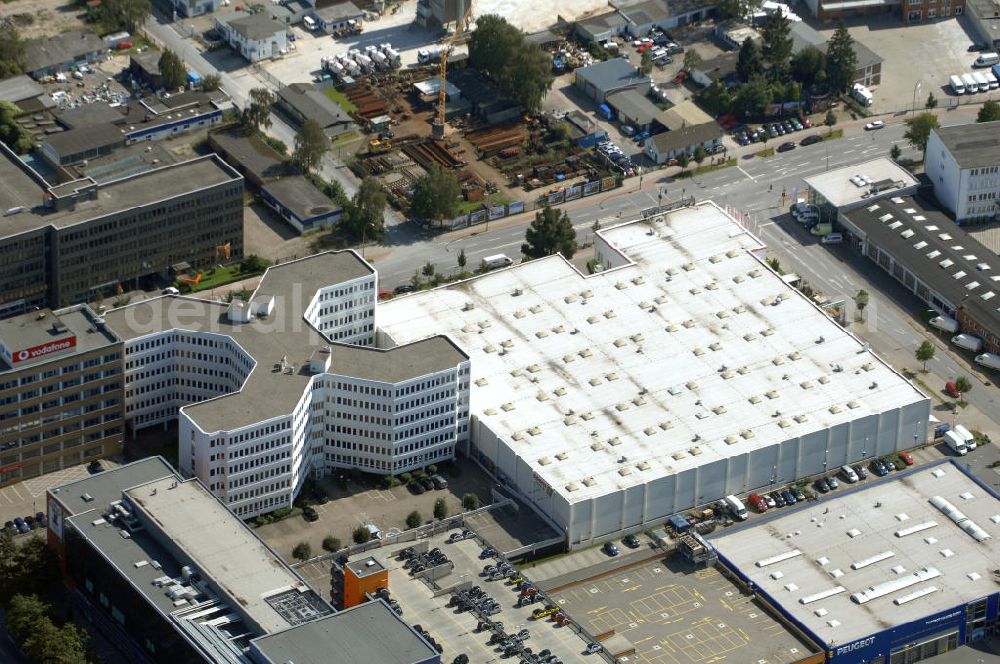 Hamburg from above - Blick auf eine Verkaufsfläche vermietet an Toom Baumarkt an der Strasse Am Stadtrand. Ansprechpartner: CORPUS SIREO, Asset Management GmbH, An der Welle 3, 60322 Frankfurt am Main, Tel. +49(0)69 48005 0, Fax +49(0)69 48005 102, Email: frankfurt@corpussireo.com; Kontakt: toom BauMarkt, Am Stadtrand 31-33, 22047 Hamburg-Wandsbek, Tel. +49(0)40 696971 0, Fax +49(0)40 696971 10, Email: kontakt@toom-baumarkt.de