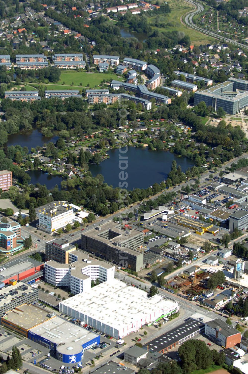 Aerial photograph Hamburg - Blick auf eine Verkaufsfläche vermietet an Toom Baumarkt an der Strasse Am Stadtrand. Ansprechpartner: CORPUS SIREO, Asset Management GmbH, An der Welle 3, 60322 Frankfurt am Main, Tel. +49(0)69 48005 0, Fax +49(0)69 48005 102, Email: frankfurt@corpussireo.com; Kontakt: toom BauMarkt, Am Stadtrand 31-33, 22047 Hamburg-Wandsbek, Tel. +49(0)40 696971 0, Fax +49(0)40 696971 10, Email: kontakt@toom-baumarkt.de