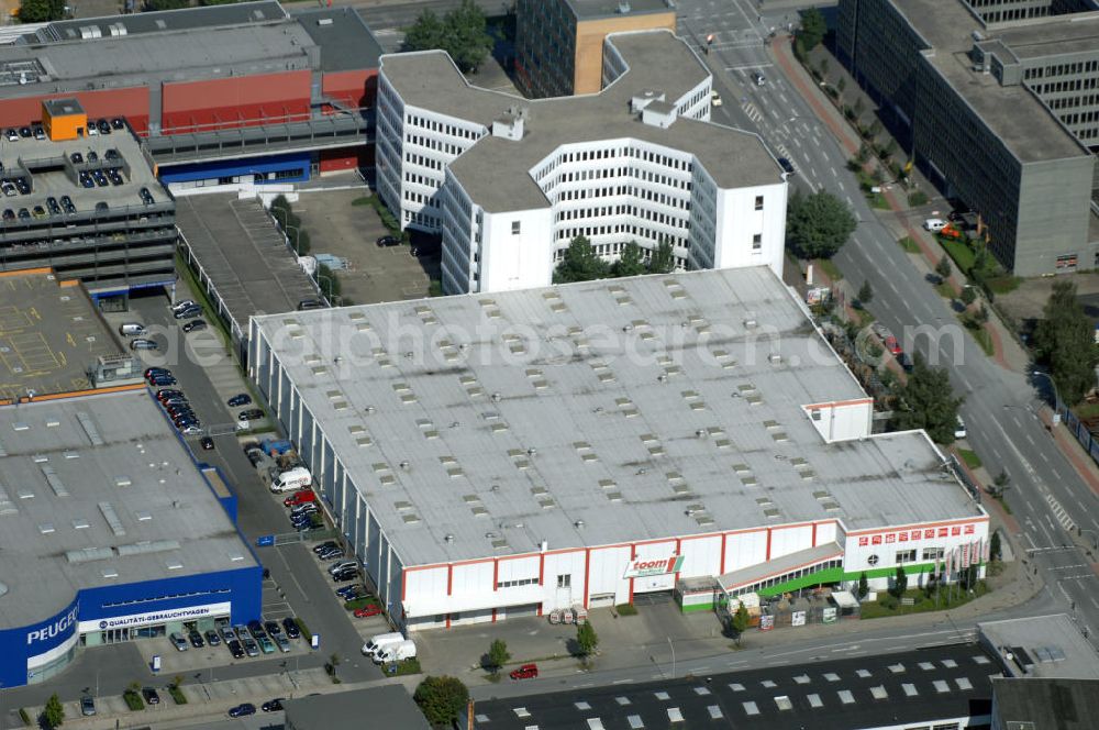 Aerial image Hamburg - Blick auf eine Verkaufsfläche vermietet an Toom Baumarkt an der Strasse Am Stadtrand. Ansprechpartner: CORPUS SIREO, Asset Management GmbH, An der Welle 3, 60322 Frankfurt am Main, Tel. +49(0)69 48005 0, Fax +49(0)69 48005 102, Email: frankfurt@corpussireo.com; Kontakt: toom BauMarkt, Am Stadtrand 31-33, 22047 Hamburg-Wandsbek, Tel. +49(0)40 696971 0, Fax +49(0)40 696971 10, Email: kontakt@toom-baumarkt.de