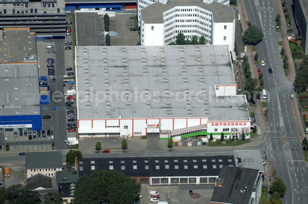 Aerial photograph Hamburg - Blick auf eine Verkaufsfläche vermietet an Toom Baumarkt an der Strasse Am Stadtrand. Ansprechpartner: CORPUS SIREO, Asset Management GmbH, An der Welle 3, 60322 Frankfurt am Main, Tel. +49(0)69 48005 0, Fax +49(0)69 48005 102, Email: frankfurt@corpussireo.com; Kontakt: toom BauMarkt, Am Stadtrand 31-33, 22047 Hamburg-Wandsbek, Tel. +49(0)40 696971 0, Fax +49(0)40 696971 10, Email: kontakt@toom-baumarkt.de