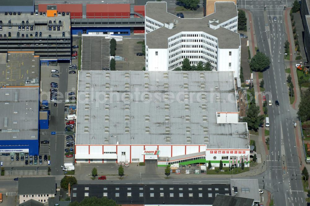 Hamburg from above - Blick auf eine Verkaufsfläche vermietet an Toom Baumarkt an der Strasse Am Stadtrand. Ansprechpartner: CORPUS SIREO, Asset Management GmbH, An der Welle 3, 60322 Frankfurt am Main, Tel. +49(0)69 48005 0, Fax +49(0)69 48005 102, Email: frankfurt@corpussireo.com; Kontakt: toom BauMarkt, Am Stadtrand 31-33, 22047 Hamburg-Wandsbek, Tel. +49(0)40 696971 0, Fax +49(0)40 696971 10, Email: kontakt@toom-baumarkt.de