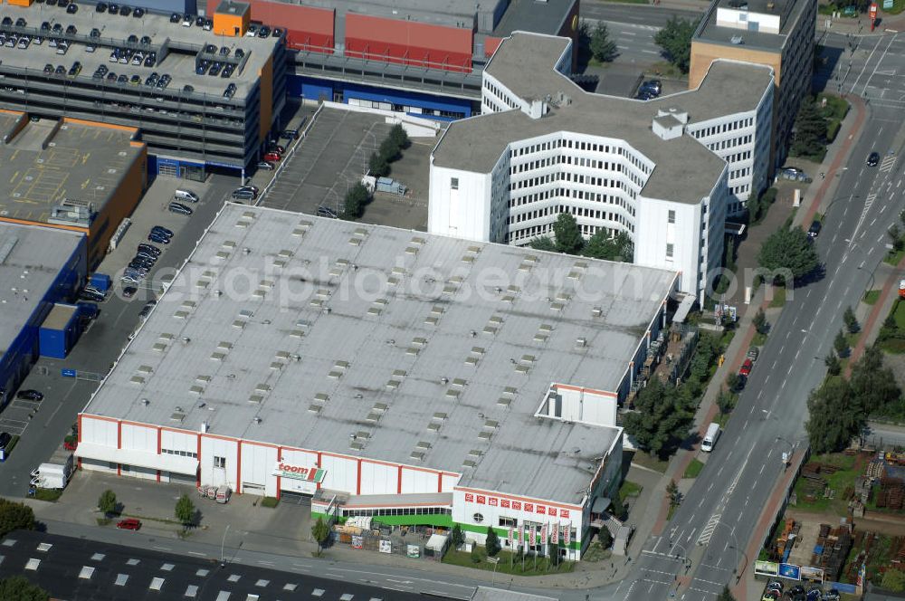 Aerial image Hamburg - Blick auf eine Verkaufsfläche vermietet an Toom Baumarkt an der Strasse Am Stadtrand. Ansprechpartner: CORPUS SIREO, Asset Management GmbH, An der Welle 3, 60322 Frankfurt am Main, Tel. +49(0)69 48005 0, Fax +49(0)69 48005 102, Email: frankfurt@corpussireo.com; Kontakt: toom BauMarkt, Am Stadtrand 31-33, 22047 Hamburg-Wandsbek, Tel. +49(0)40 696971 0, Fax +49(0)40 696971 10, Email: kontakt@toom-baumarkt.de