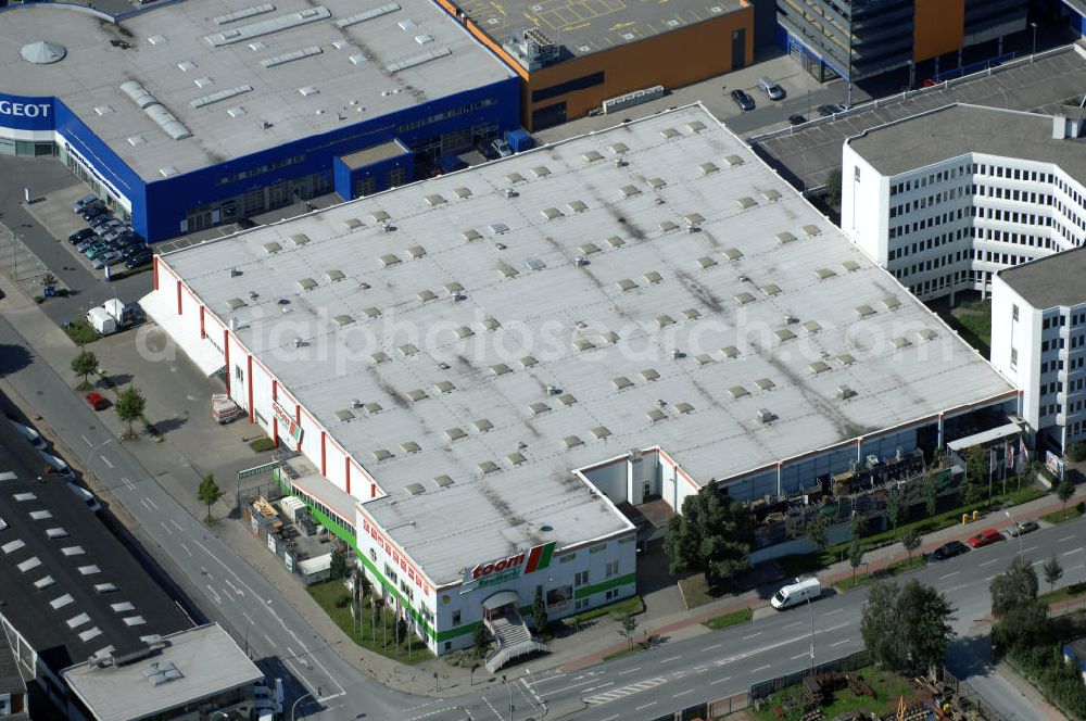 Aerial image Hamburg - Blick auf eine Verkaufsfläche vermietet an Toom Baumarkt an der Strasse Am Stadtrand. Ansprechpartner: CORPUS SIREO, Asset Management GmbH, An der Welle 3, 60322 Frankfurt am Main, Tel. +49(0)69 48005 0, Fax +49(0)69 48005 102, Email: frankfurt@corpussireo.com; Kontakt: toom BauMarkt, Am Stadtrand 31-33, 22047 Hamburg-Wandsbek, Tel. +49(0)40 696971 0, Fax +49(0)40 696971 10, Email: kontakt@toom-baumarkt.de