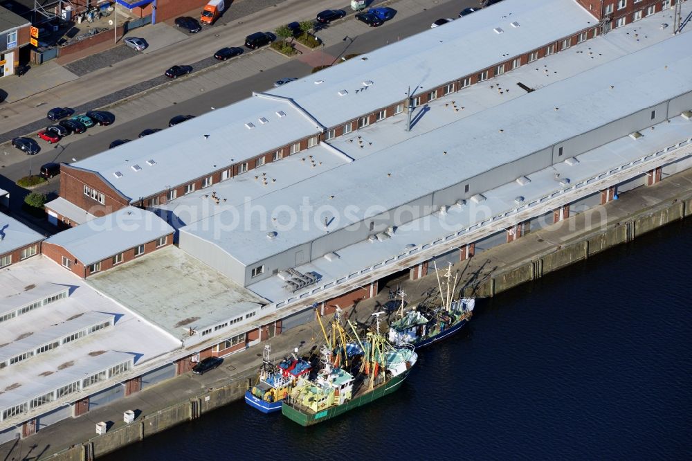 Aerial image Cuxhaven - Seafood and fish sales hall number 10 next to the fishing harbor on the river Elbe in Cuxhaven in Lower Saxony