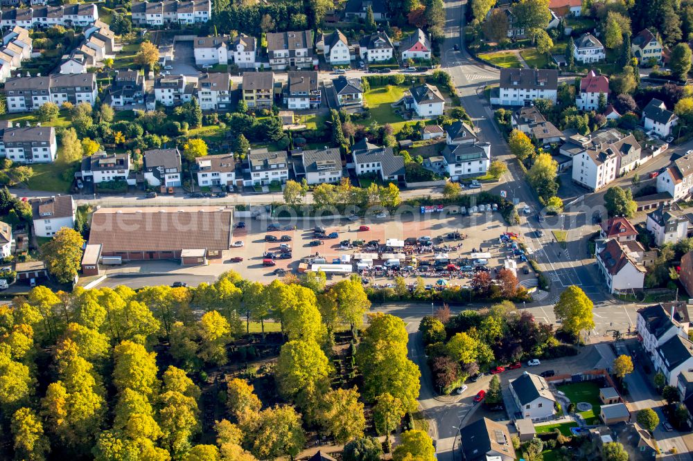 Ennepetal from above - Sales stands and visitors of the flea market and flea market on Flurstrasse in Ennepetal in the Ruhr area in the state of North Rhine-Westphalia, Germany