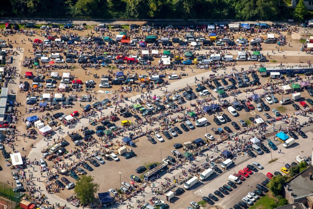 Essen from above - Stalls and visitors to the flea market in Essen in the state North Rhine-Westphalia