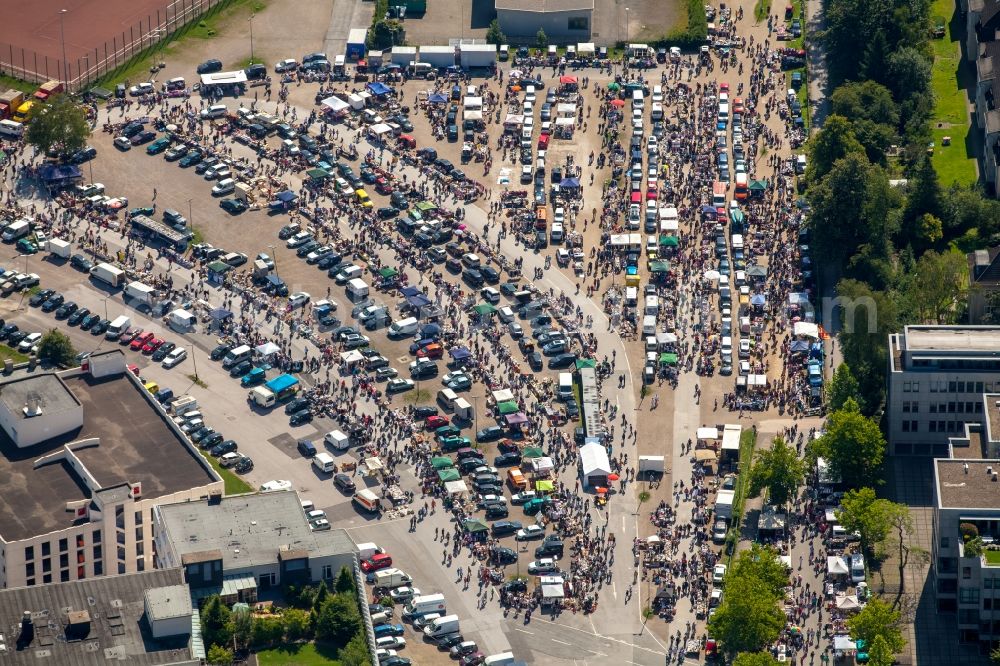 Essen from the bird's eye view: Stalls and visitors to the flea market in Essen in the state North Rhine-Westphalia