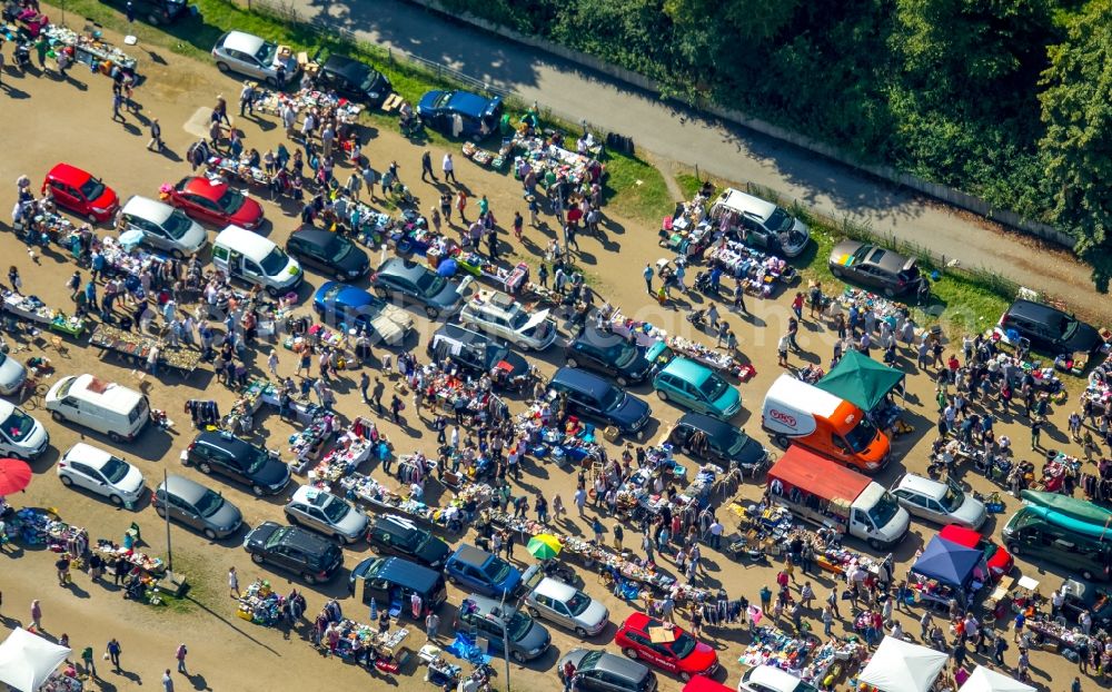 Aerial image Essen - Stalls and visitors to the flea market in Essen in the state North Rhine-Westphalia