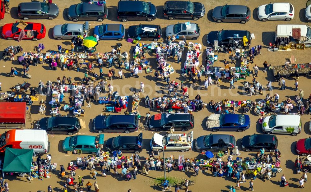 Aerial image Essen - Stalls and visitors to the flea market in Essen in the state North Rhine-Westphalia