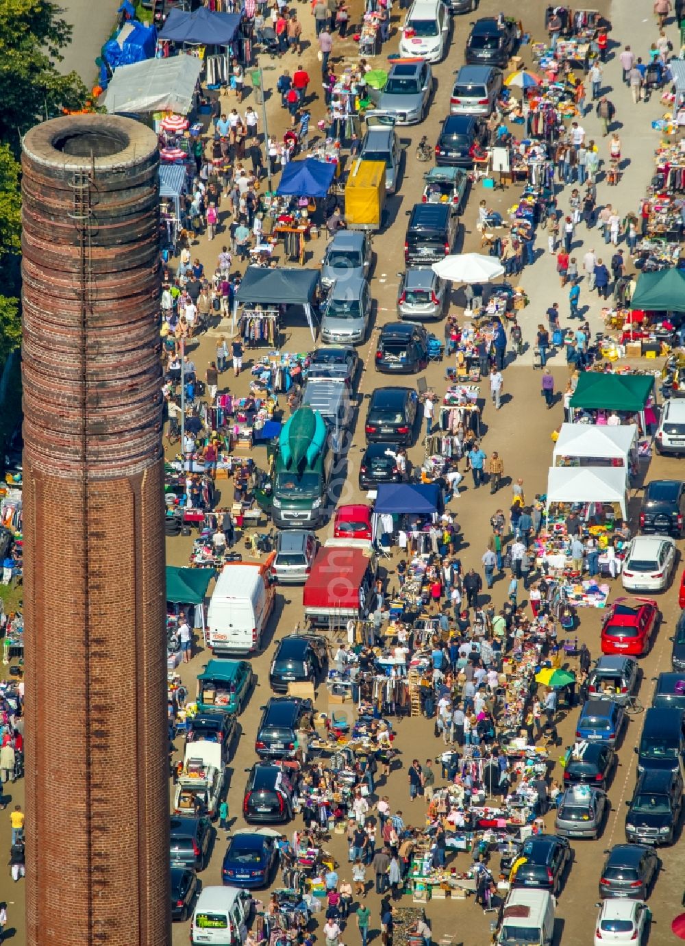 Essen from above - Stalls and visitors to the flea market in Essen in the state North Rhine-Westphalia