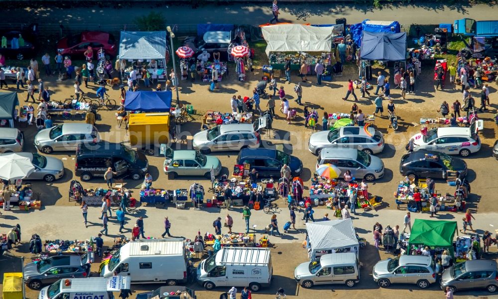 Aerial photograph Essen - Stalls and visitors to the flea market in Essen in the state North Rhine-Westphalia