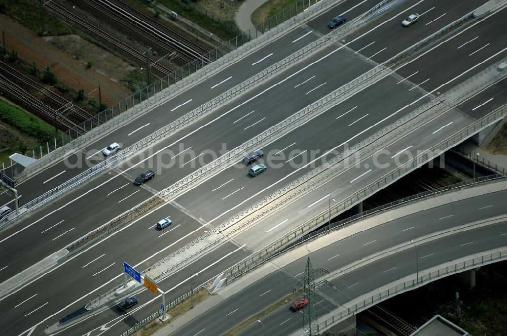 Aerial image Schönefeld - Blick auf den Bereich der Stadtautobahn / Zubringer A113n als südöstliches Tor zur Hauptstadt nach der Verkehrsfreigabe. Unter Berücksichtigung des Flughafens Berlin Brandenburg International wurde eine Verkehrskonzeption für den Ausbau des Straßennetzes im Raum Berlin-Schönefeld erarbeitet, die zwei Stufen umfasste. Die erste Stufe sah den vierstreifigen Ausbau der Bundesstraßen B 96a und B 179 mit der Anbindung des Flughafens über zwei Knotenpunkte vor. Inhalt der zweiten Stufe war der Anschluß der Bundesautobahn A 113 neu an die B 96a und B 179. SCHÜßLER Plan Ingenieurgesellschaft, BATEG, EUROVIA, Schüßler Plan