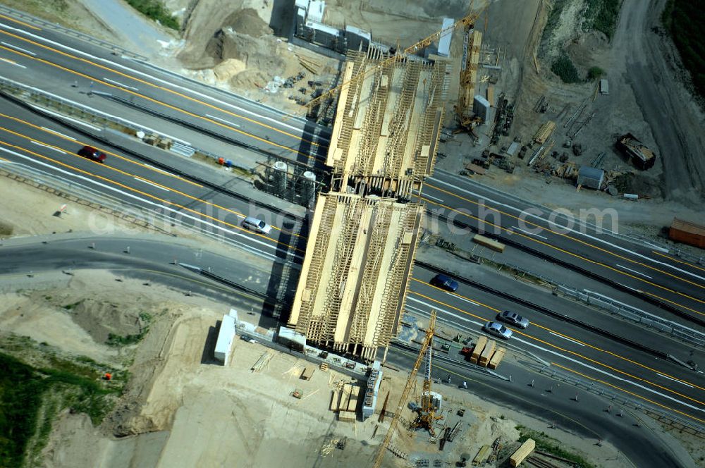 Schönefeld from the bird's eye view: Blick auf den Bereich der Stadtautobahn / Zubringer A113n als südöstliches Tor zur Hauptstadt nach der Verkehrsfreigabe. Unter Berücksichtigung des Flughafens Berlin Brandenburg International wurde eine Verkehrskonzeption für den Ausbau des Straßennetzes im Raum Berlin-Schönefeld erarbeitet, die zwei Stufen umfasste. Die erste Stufe sah den vierstreifigen Ausbau der Bundesstraßen B 96a und B 179 mit der Anbindung des Flughafens über zwei Knotenpunkte vor. Inhalt der zweiten Stufe war der Anschluß der Bundesautobahn A 113 neu an die B 96a und B 179. SCHÜßLER Plan Ingenieurgesellschaft, BATEG, EUROVIA, Schüßler Plan