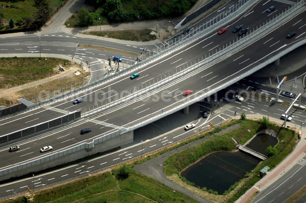 Aerial photograph Schönefeld - Blick auf den Bereich der Stadtautobahn / Zubringer A113n als südöstliches Tor zur Hauptstadt nach der Verkehrsfreigabe. Unter Berücksichtigung des Flughafens Berlin Brandenburg International wurde eine Verkehrskonzeption für den Ausbau des Straßennetzes im Raum Berlin-Schönefeld erarbeitet, die zwei Stufen umfasste. Die erste Stufe sah den vierstreifigen Ausbau der Bundesstraßen B 96a und B 179 mit der Anbindung des Flughafens über zwei Knotenpunkte vor. Inhalt der zweiten Stufe war der Anschluß der Bundesautobahn A 113 neu an die B 96a und B 179. SCHÜßLER Plan Ingenieurgesellschaft, BATEG, EUROVIA, Schüßler Plan