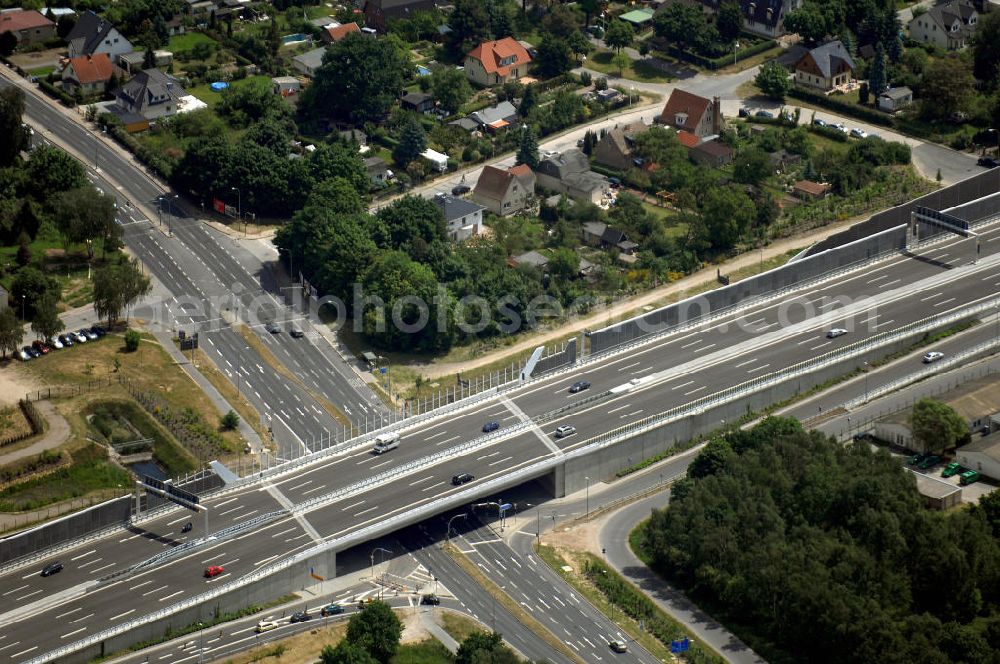 Schönefeld from the bird's eye view: Blick auf den Bereich der Stadtautobahn / Zubringer A113n als südöstliches Tor zur Hauptstadt nach der Verkehrsfreigabe. Unter Berücksichtigung des Flughafens Berlin Brandenburg International wurde eine Verkehrskonzeption für den Ausbau des Straßennetzes im Raum Berlin-Schönefeld erarbeitet, die zwei Stufen umfasste. Die erste Stufe sah den vierstreifigen Ausbau der Bundesstraßen B 96a und B 179 mit der Anbindung des Flughafens über zwei Knotenpunkte vor. Inhalt der zweiten Stufe war der Anschluß der Bundesautobahn A 113 neu an die B 96a und B 179. SCHÜßLER Plan Ingenieurgesellschaft, BATEG, EUROVIA, Schüßler Plan